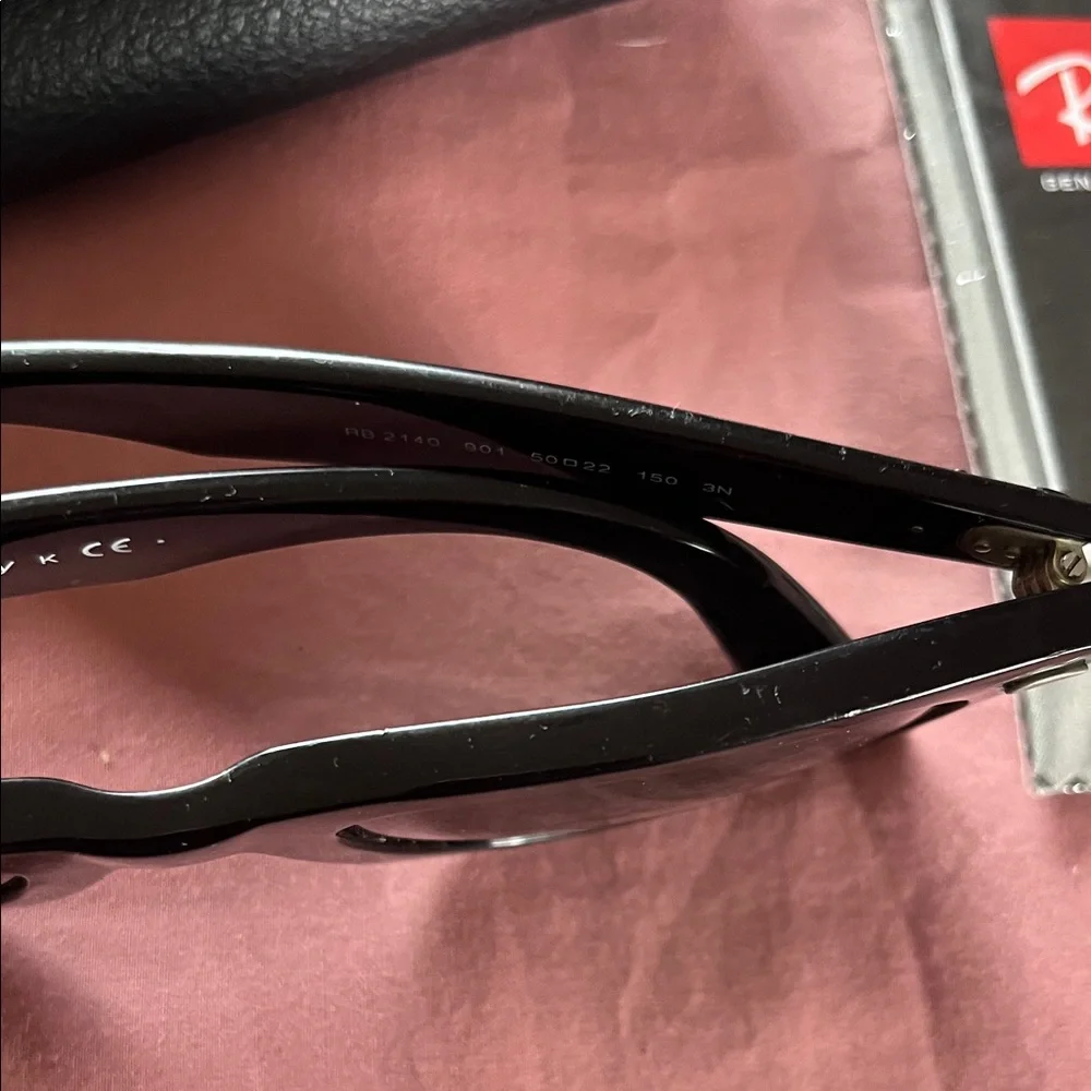 Ray-Ban Classic Black Wayfarer Sunglasses with Case/New Dust Cloth - Picture 4 of 10